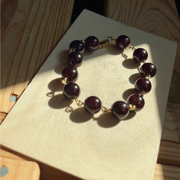 GARNET - Picture 2 of 2